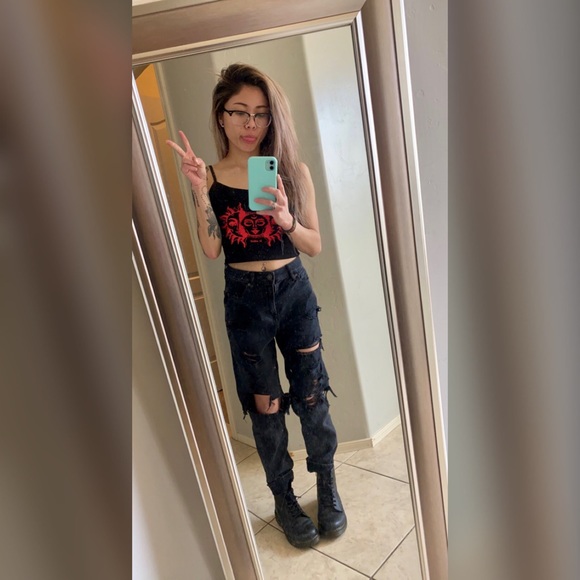 Meet your Posher, Demitria - Picture 1 of 1